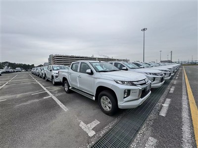 شاحنة بيك اب ديزل ميتسوبيشي L200 متوفرة في المخزون